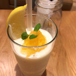 Cafe Costa Mesa - ゆずとレモンのスムージー