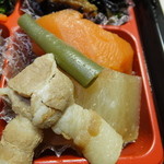Osouzai No Matsuoka - お惣菜詰め合わせ　８６４円　大根のうま煮　【　２０１５年１月　】