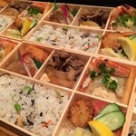 四季の味 玉寿司 - 幕の内お弁当(白米)2160円より（写真は3240円)