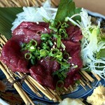 地鶏×鮮魚 個室居酒屋 もみじ邸 - ・熊本名物特選馬刺し 1,012円/税込