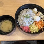 とびっちょ - 釜揚げしらす丼（味噌汁付き）