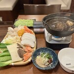  きのこ鍋＆きのこ料理専門店 何鮮菇 - ベジタリアン食 きのこ6種盛り野菜たくさん盛り合わせセット（1,680円）