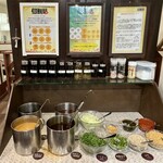  きのこ鍋＆きのこ料理専門店 何鮮菇 - タレ＆薬味バー