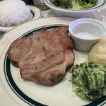 マロリーポークステーキ - 料理写真:日和山200g 付け合わせはマッシュポテトとクリームスピナッチ