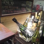 道産ワイン応援団winecafé veraison - いつもたくさんのワインが開いています。