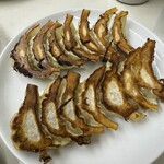 ぎょうざ専門店 赤萬 元町店 - 