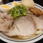 饂飩頑陣 - おやおや？なんかおもろいビジュアルですねえ。でも、下に控えるはうどんつゆに入る４００gのうどんです