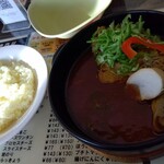 天竺 - 北海道チキンカレー　ミディアム（中辛）　ライス普通盛200g　1,210円