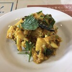 インド料理 パリワル - じゃがいもをマスタードオイルや香味野菜などで和えたアルサデコ。フレッシュな香りが良い♪