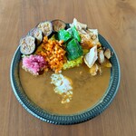 モノトニーカレー - スパイスカレー(チキン増し、卵トッピング)