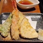 海鮮処 兄弟 - おすすめ定食の天ぷら盛り合わせ