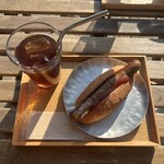 Nelk - 料理写真:ホットドックとアイスコーヒー