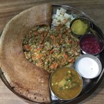 南インド料理 レジナ - このドーサのカットはなかなかのアイデアですね！