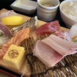 マルトモ水産 鮮魚市場 - 