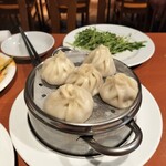 刀削麺 西安飯荘 - 小籠包