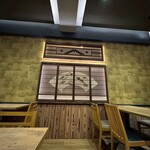 北海道 海の幸・山の幸 彩葉 - 店内内装とテーブル