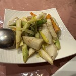 獅門酒楼 - 帆立と季節野菜の薄塩炒め（ハーフ２０００円）