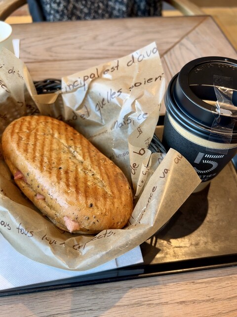 5 クロスティーズ コーヒー 渋谷スクランブルスクエア店 （5 CROSSTIES