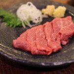 宮川橋もつ肉店 - 炙り牛レア―ロースト