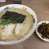三吉ラーメン - ラーメン(豚骨) 800円
※小皿はサービスの辛子高菜