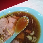 なぎちゃんラーメン - 醤油スープ色気