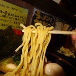 絵空 - 「絵空」麺は酒井製麺のレプリカと思わせる太麺