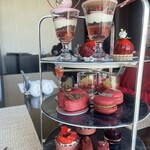 レストラン シンフォニー - 憧れの素敵な3段ティースタンド。母がいるので変な角度から(笑)( ；꒳​；  )