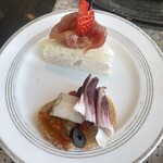 レストラン シンフォニー - 生ハムといちごクリームのサンドウィッチ、チキンカチャトーラのタルティーヌ