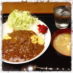 十八番 - カレーの日という事で、お昼はオムカレーを。カレーの辛味と卵の甘味が程よいコントラスト。