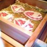 銀座しゃぶ通 マロニエゲート店 - こちらが鴨の蒸ししゃぶ　白髪葱を巻いてアァ～ン