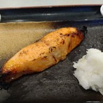 からすやま食堂 - 鮭西京焼き定食1100円 大盛無料 お代わり 100円