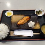 からすやま食堂 - 鮭西京焼き定食1100円 大盛無料 お代わり 100円