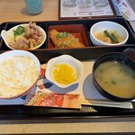 庄屋 - 料理写真:暫く待つと注文した日替わりランチ８５８円の出来上がりです。