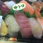 浅間寿司 - 西友の中にある　お寿司屋さん　基本、造ってあるのを販売してますが　好きなネタも気軽に頼めます　ネタにもよりますが　１個90円以外くらいです。　いくらが回転寿司と違ってぷちぷちしてておおすめです。
