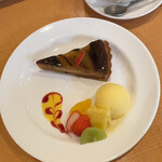 COZY - アイスクリームはバニラ(カスタードなバニラでした)。最初はパイナップルかと思った！