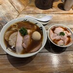 松戸中華そば 富田食堂 - "特製醤油らぁ麺"1,300円&"しっとりお肉ご飯"400円♪