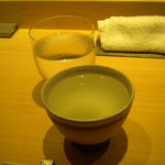 鮨 安吉 - 冷酒と水。