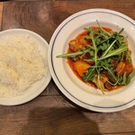 スパイスビストロB - ライスと鶏肉のトマト煮込み