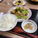 餃子の王将 - 回鍋肉定食。写ってないけど餃子3個付いてます。