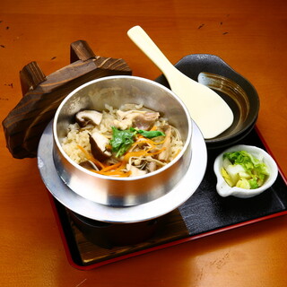 人気の料理がお得に楽しめる複数のコース！充実の日本酒や焼酎◎