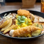 カリガリ - アキバ盛りカレー1 （ごはん少なめ）
ランチセットB
・エビフライトッピング
・カニクリームコロッケトッピング
・アイスティー