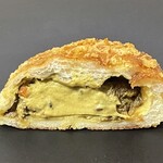 ル・ルソール - 2026.02.18 (水)    無水カレーパン　690円（税込）