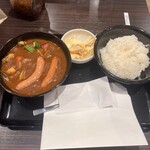 CoCo壱番屋 - 料理写真:厚切りベーコンとスモークチーズのスープカレー10辛クーポンでソーセージ2本トッピング
