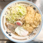 中華そば みたか - ワンタンメン油そば（こまネギ増し）　半熟卵付き