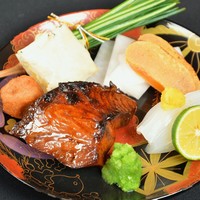 からすみ餅と剣先イカのお寿司とカラスミと蓮根のまんじゅう 中にふきのとうの味噌