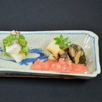 菜の花と貝柱のからし和えと蒸し鮑とトマトのソース