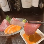 月島蕎麦 - 鮮度抜群のお刺身もご用意あります。日本酒のあてに
