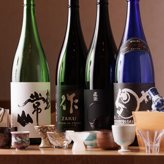 約30種類のワインや全国の日本酒など、多彩なドリンク