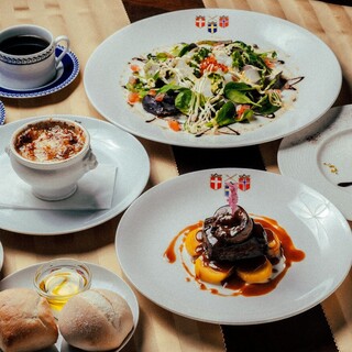 フィレステーキ＆オニオングラタンスープを味わう渾身のコース