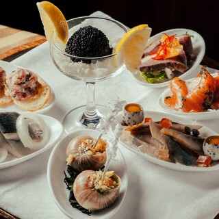 63年間受け継がれるスモーガスボードで、本場の味に酔いしれる